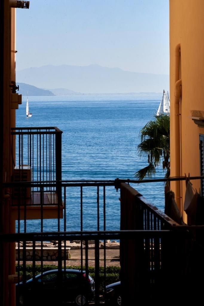 Bed and Breakfast Le Isole Di Madama Gaeta Esterno foto